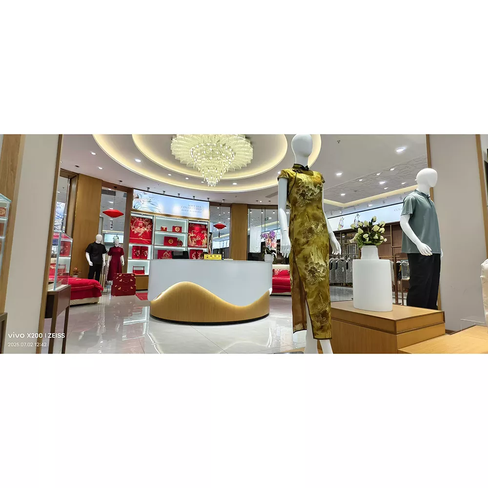 ชั้นวางเสื้อผ้าสตรีที่ทำจากไม้